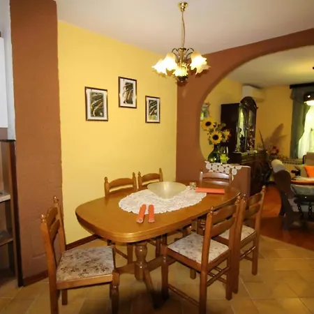 Holiday home Bella *