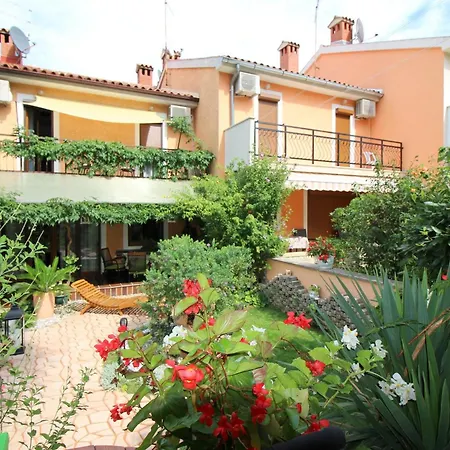 Strandnahes Haus Bella Mit Whirlpool Im Garten Holiday home